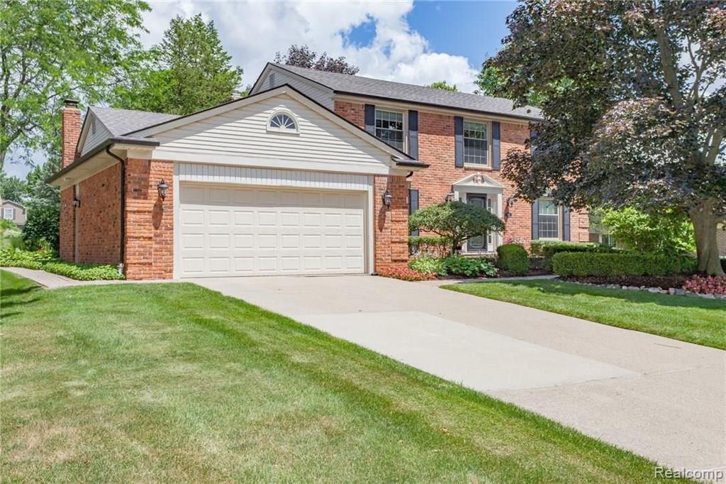 338 Lake Forest Road Rochester Hills, MI 48309 - Photo 1 of 28