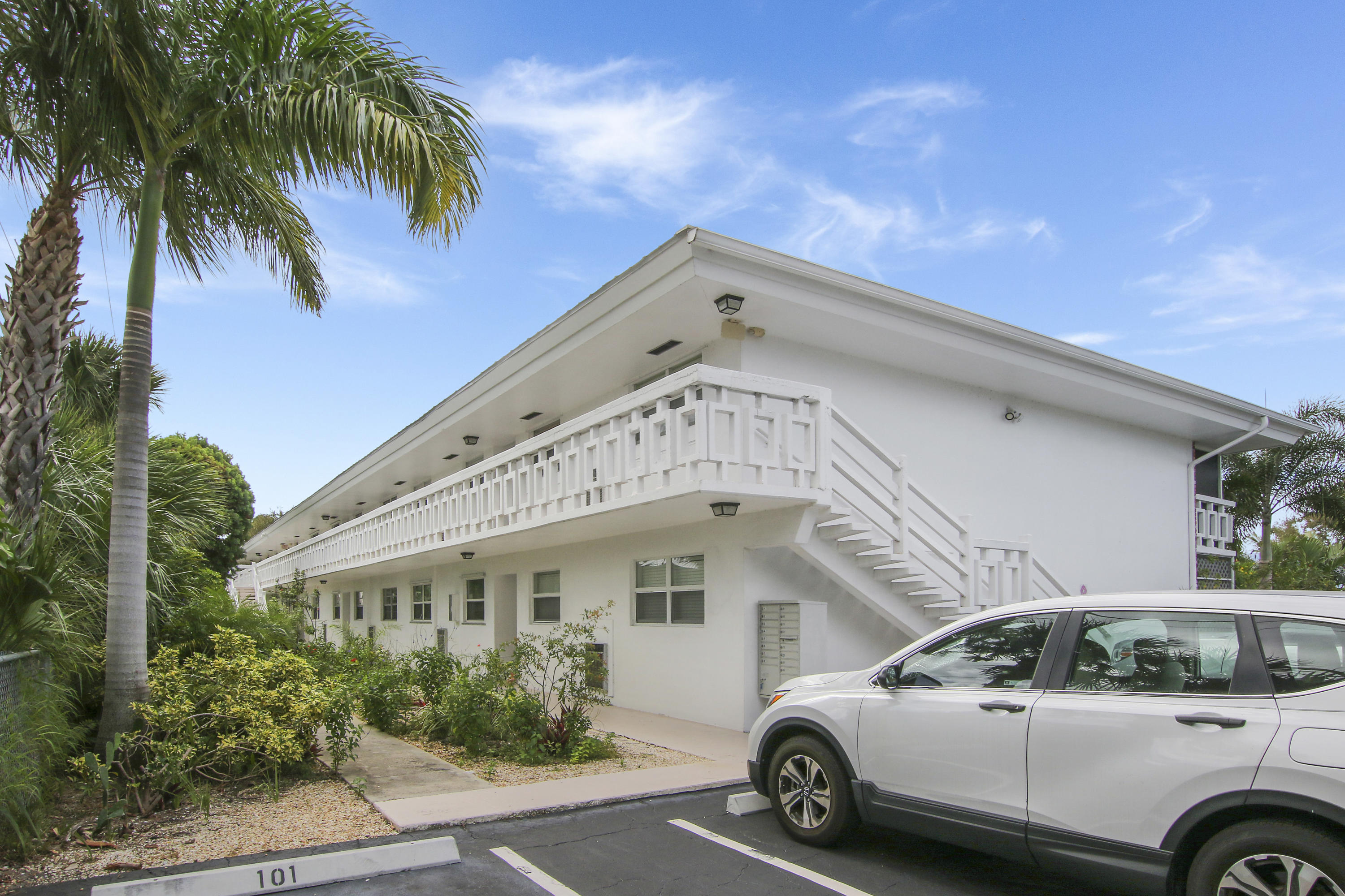 91 Willow Road, Unit 105 Tequesta, FL 33469 - Photo 1 of 24 House-79