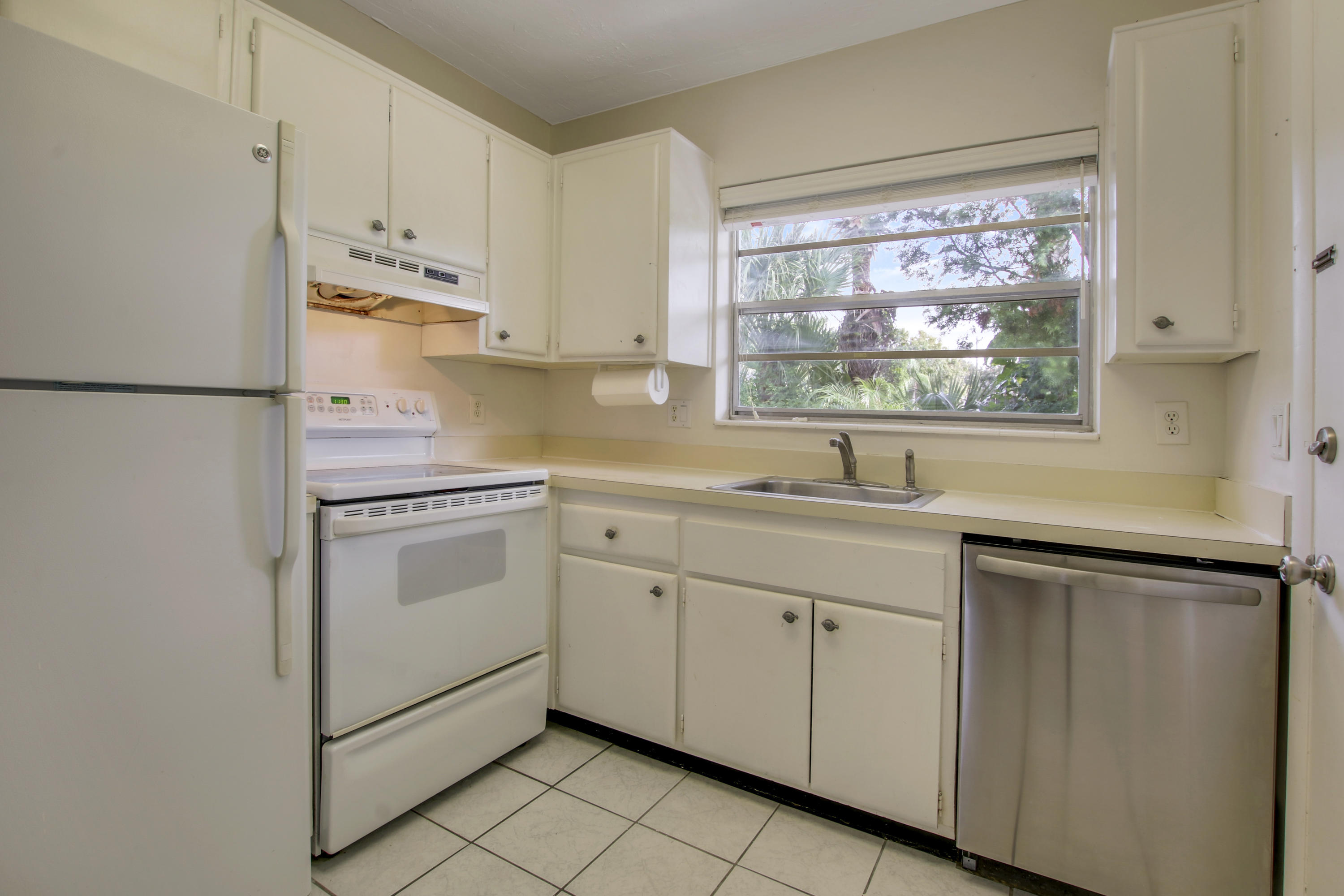 91 Willow Road, Unit 105 Tequesta, FL 33469 - Photo 11 of 24 House-30