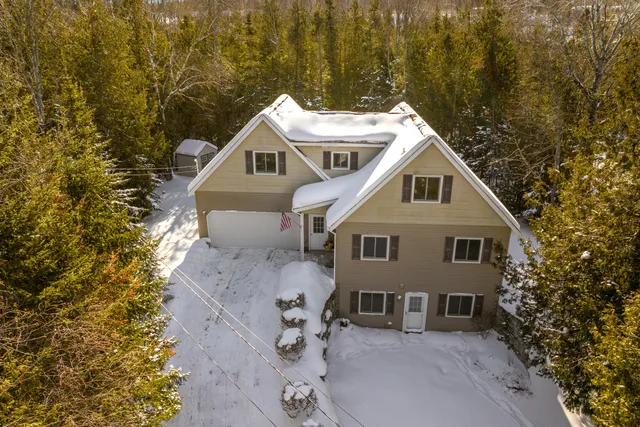 $624,900 | 7500 Nine Mile Point Drive, Charlevoix, MI 49720