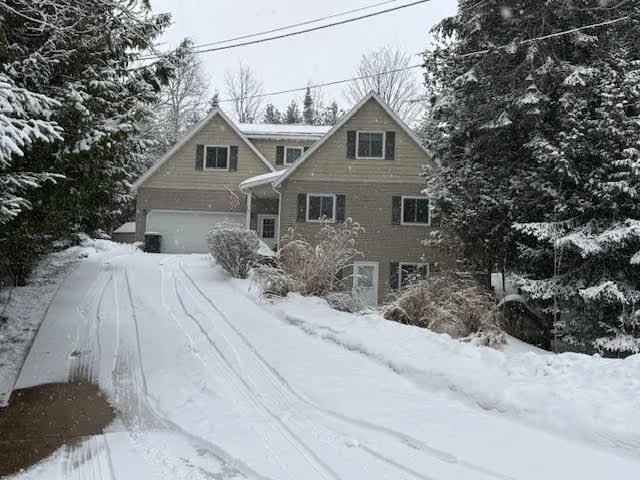 $624,900 | 7500 Nine Mile Point Drive, Charlevoix, MI 49720