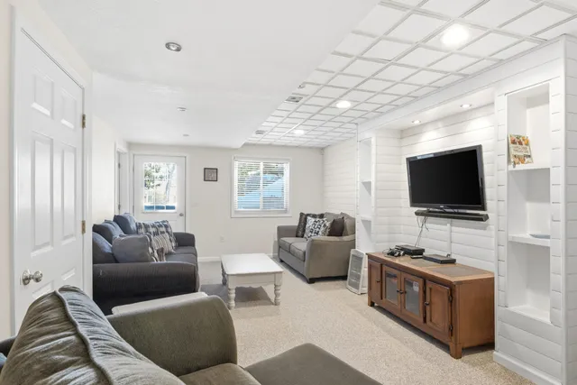 $624,900 | 7500 Nine Mile Point Drive, Charlevoix, MI 49720