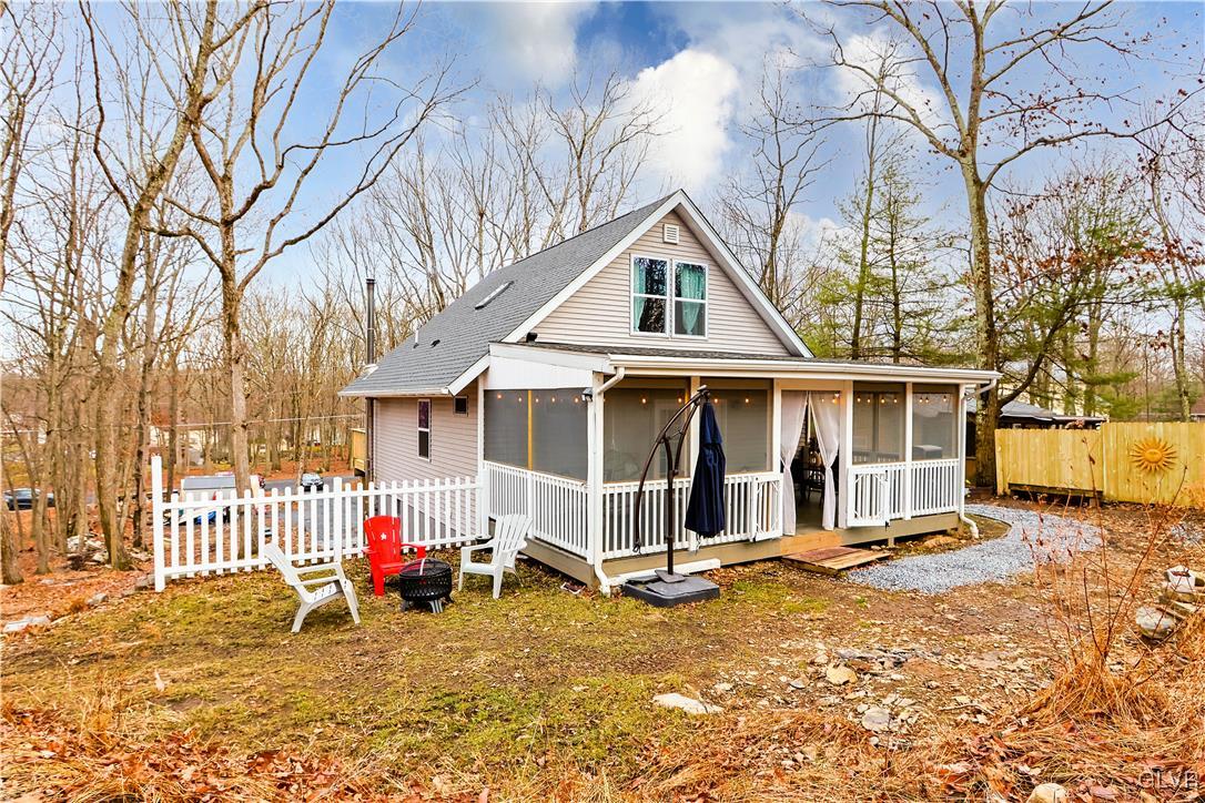 112 Sparrow Loop Bushkill, PA 18324 - Photo 2 of 35 Gallery Image 2
