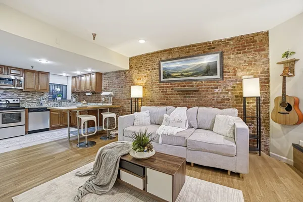 $600,000 | 39 Hemenway Street, Unit 27, Boston, MA 02115