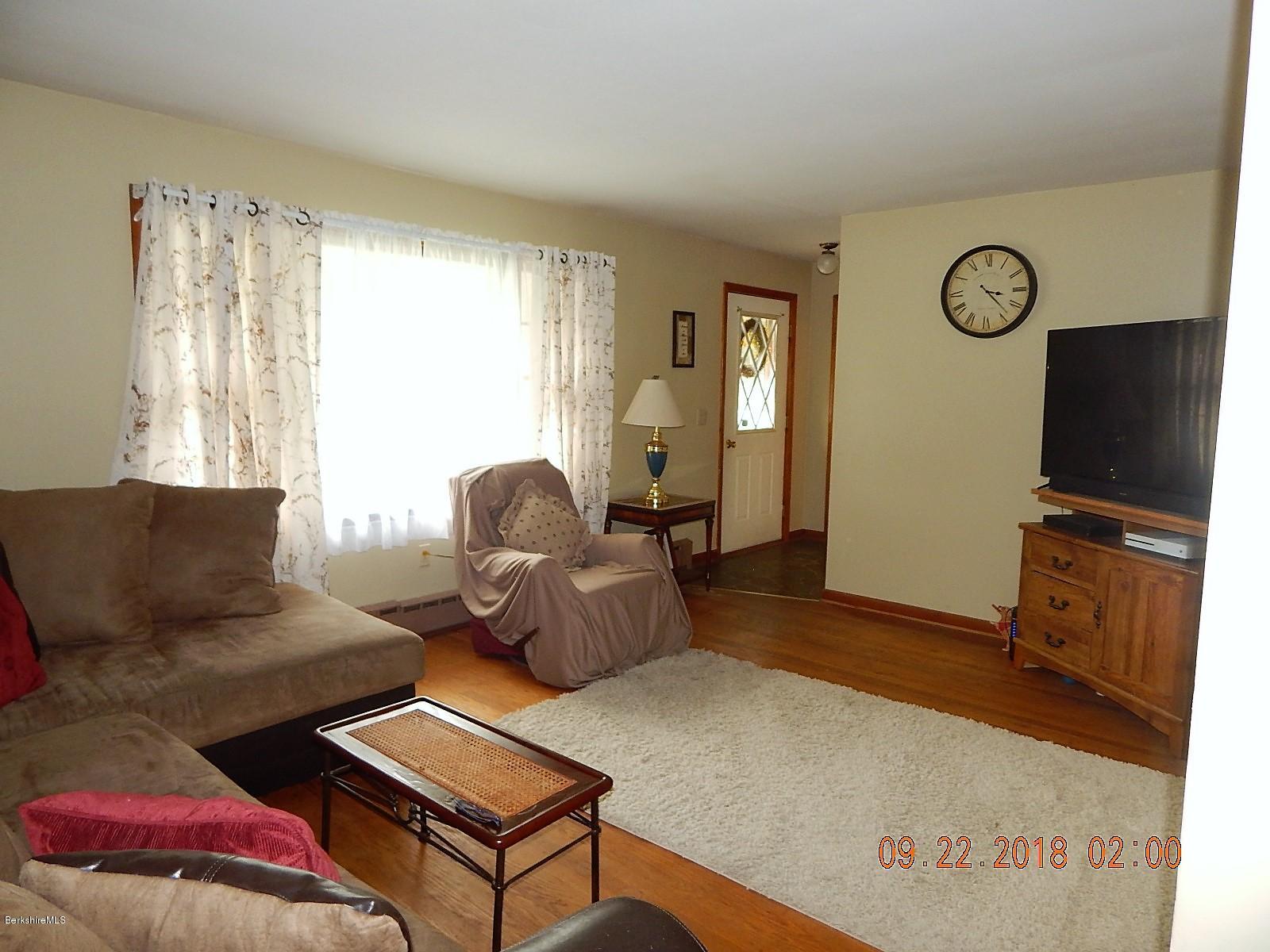 242 Cheshire Road Pittsfield, MA 01201 - Photo 10 of 20 Living Room