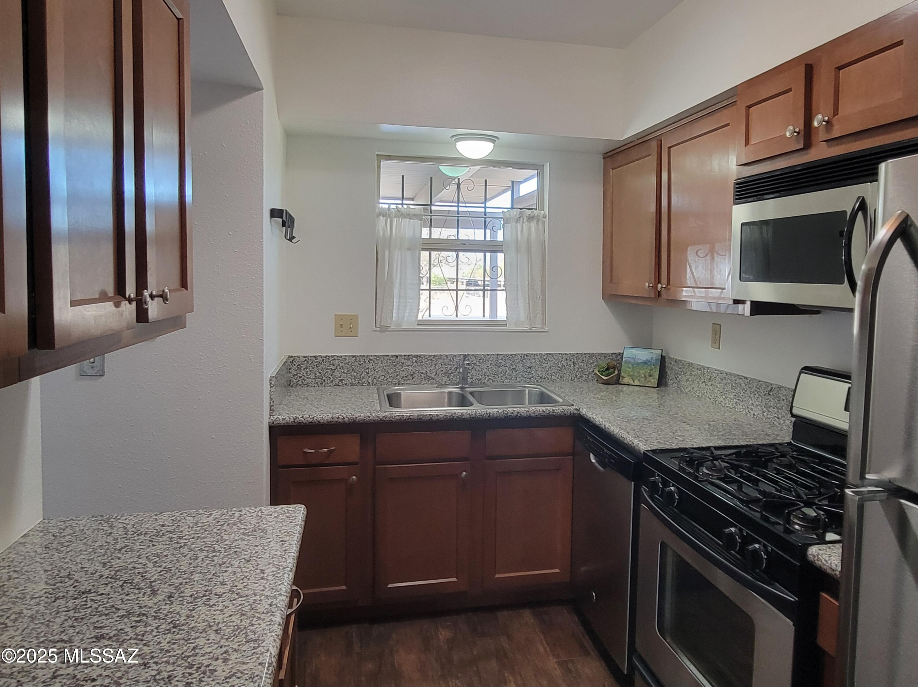 3750 North Country Club Road, Unit 16 Tucson, AZ 85716 - Photo 3 of 17