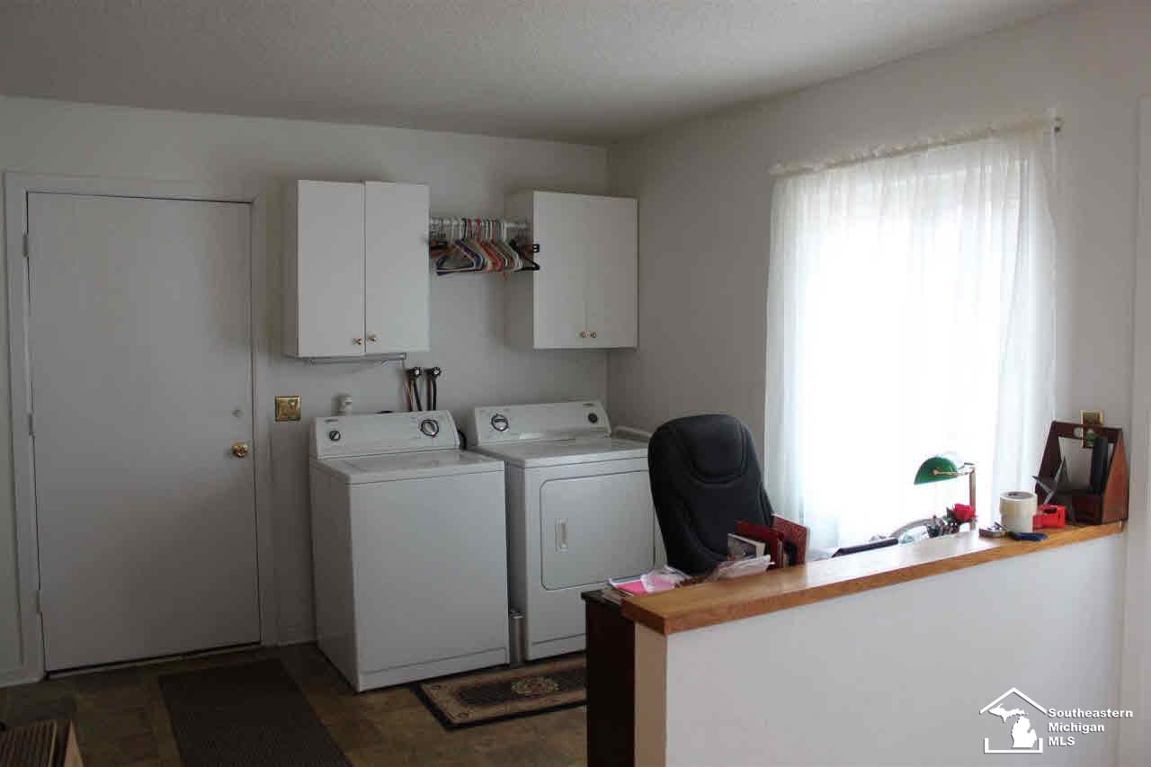 1304 Rutledge Drive Temperance, MI 48182 - Photo 8 of 19 Laundry