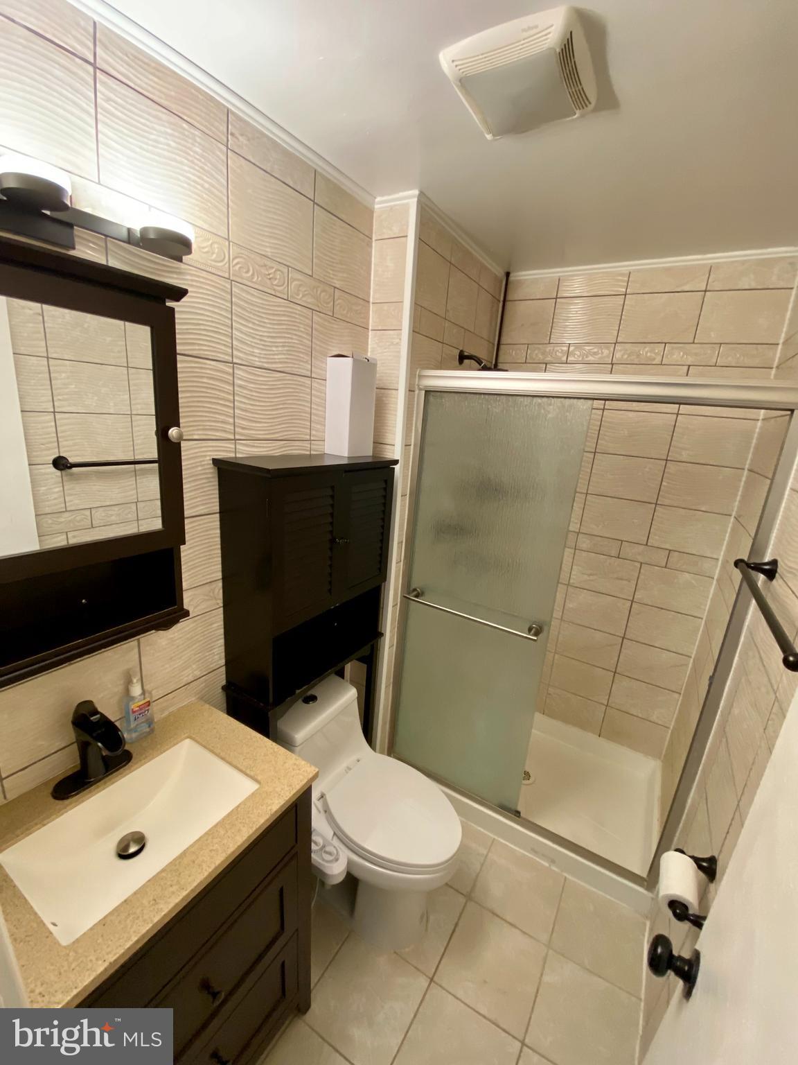 8852 Cork County Court Springfield, VA 22152 - Photo 11 of 31 a bathroom with a sink toilet and shower