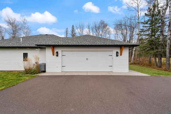 $749,000 | 59 East Riverside Road, Esko, MN 55733