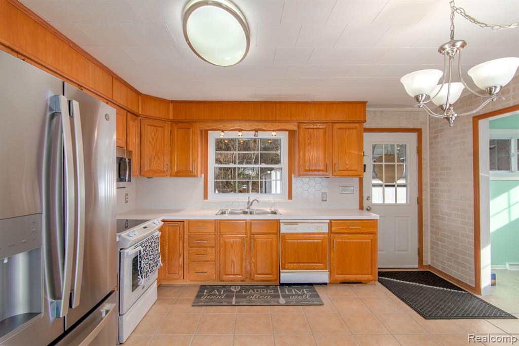 600 North Road Fenton, MI 48430 - Photo 7 of 24 Gallery Image 7