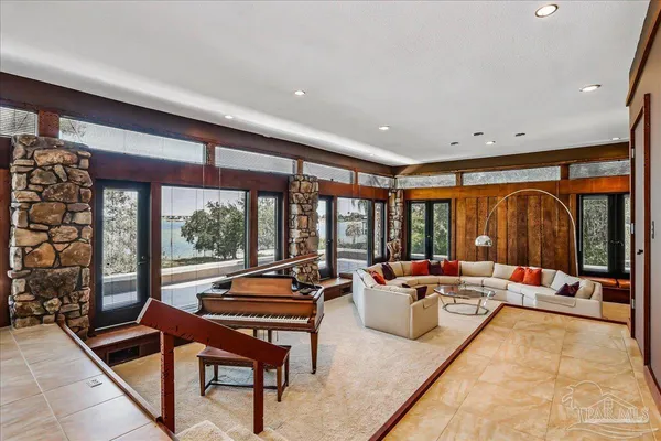 $3,250,000 | 320 North Sunset Boulevard, Gulf Breeze, FL 32561