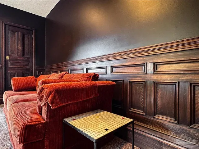 a view of livingroom with furniture