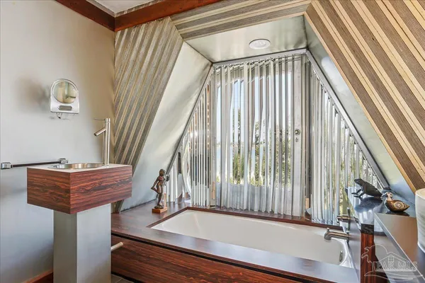 $3,250,000 | 320 North Sunset Boulevard, Gulf Breeze, FL 32561