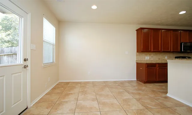 $2,000 | 14 Bowerbank Court, Magnolia, TX 77354