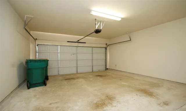 $2,000 | 14 Bowerbank Court, Magnolia, TX 77354