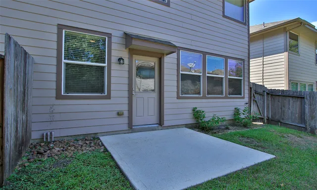 $2,000 | 14 Bowerbank Court, Magnolia, TX 77354