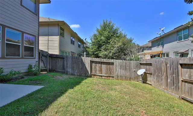 $2,000 | 14 Bowerbank Court, Magnolia, TX 77354