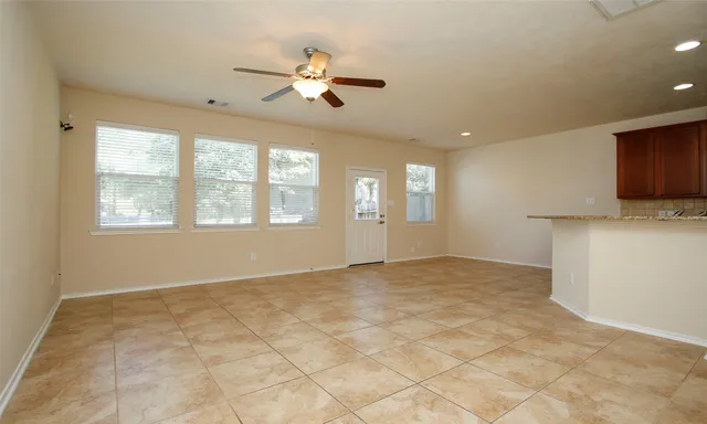 $2,000 | 14 Bowerbank Court, Magnolia, TX 77354