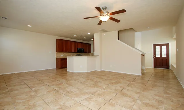 $2,000 | 14 Bowerbank Court, Magnolia, TX 77354