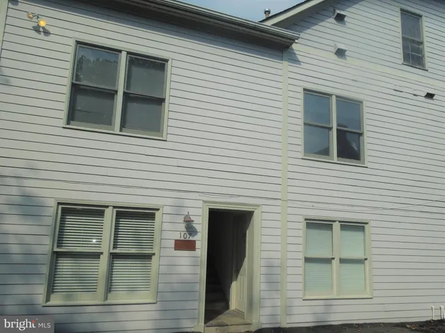 $1,700 | 107 Royal Street Southwest, Unit 202, Leesburg, VA 20175