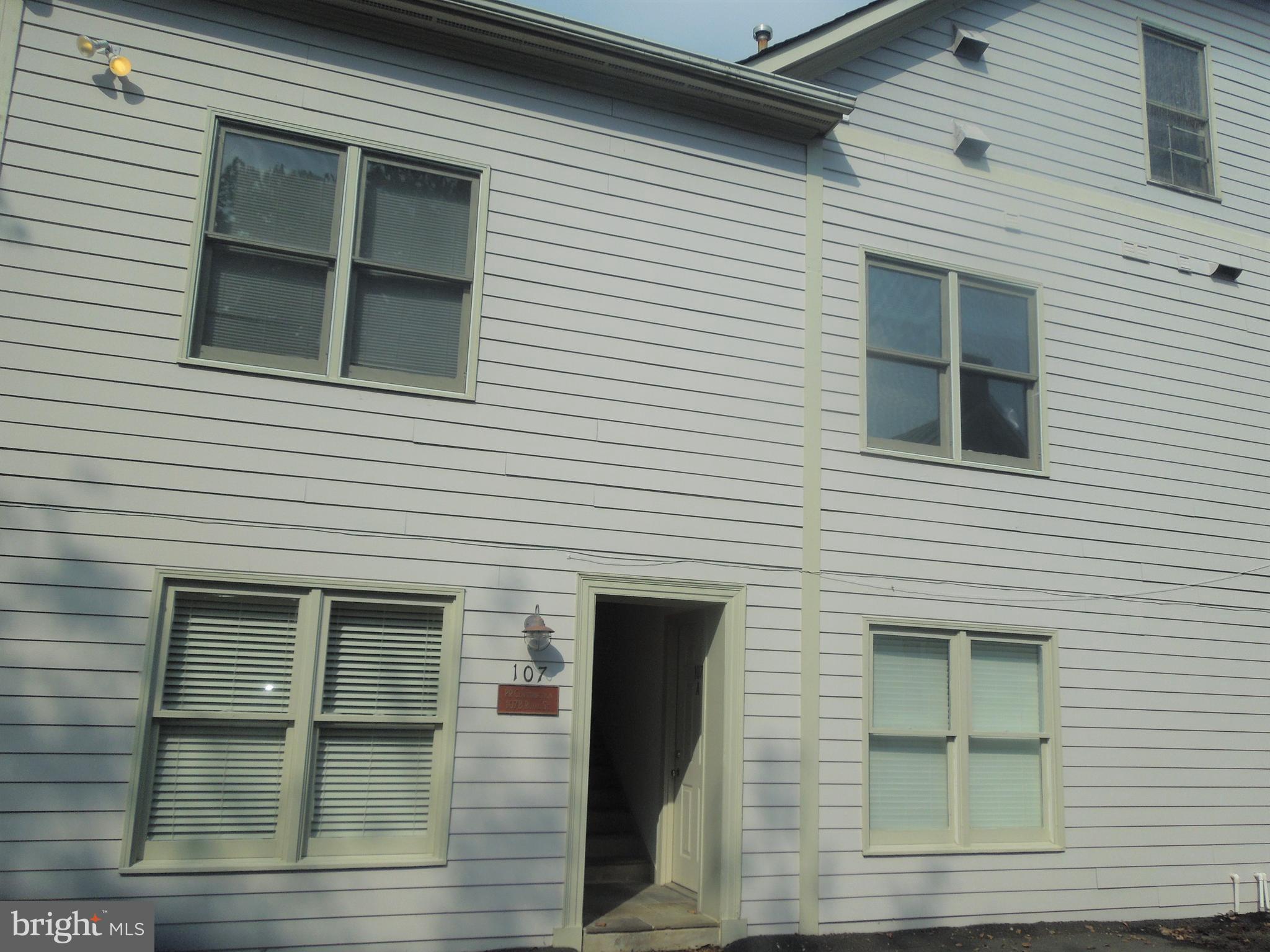 107 Royal Street Southwest, Unit 202 Leesburg, VA 20175 - Photo 1 of 5