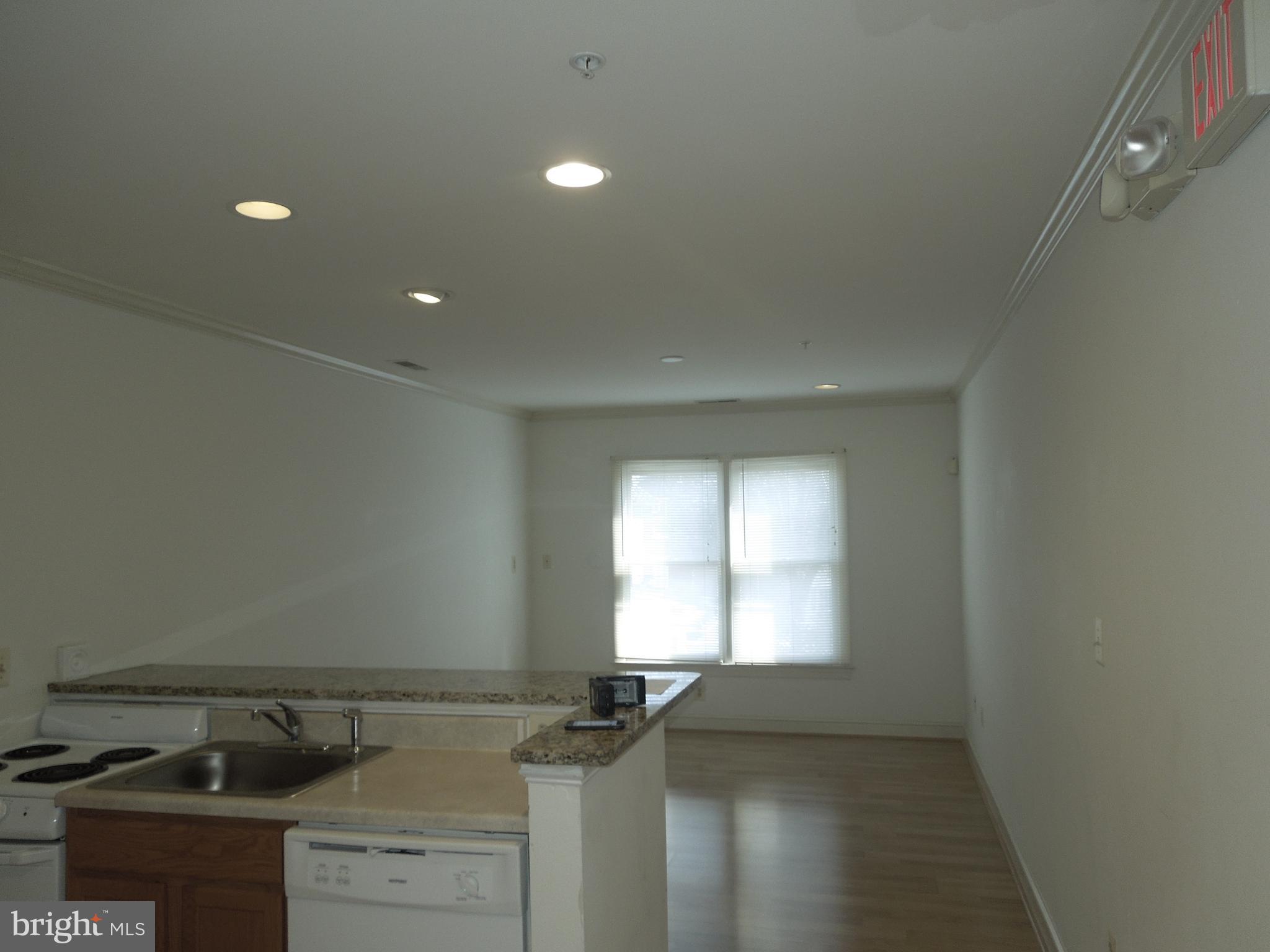 107 Royal Street Southwest, Unit 202 Leesburg, VA 20175 - Photo 2 of 5