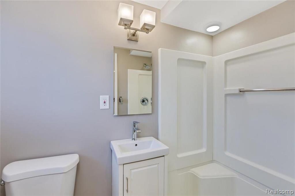 16448 Riverside Street Livonia, MI 48154 - Photo 18 of 25