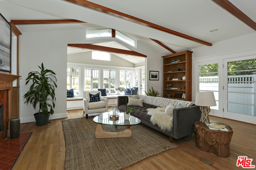 437 Linnie Canal Venice, CA 90291 - Photo 2 of 20