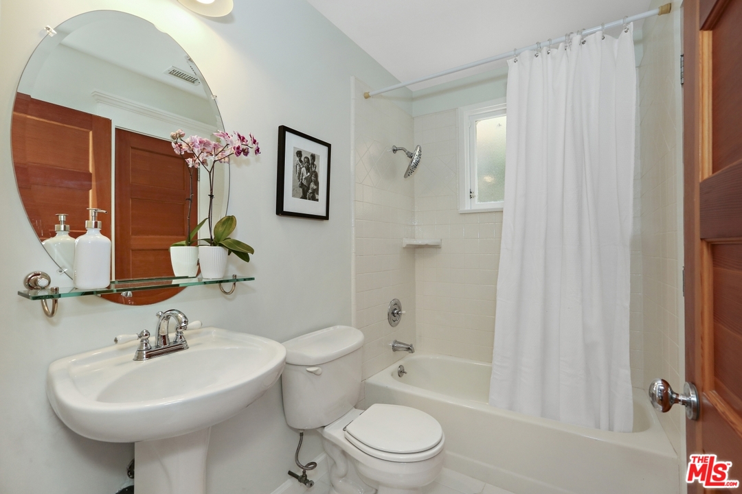 437 Linnie Canal Venice, CA 90291 - Photo 11 of 20