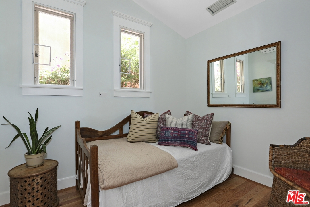 437 Linnie Canal Venice, CA 90291 - Photo 12 of 20