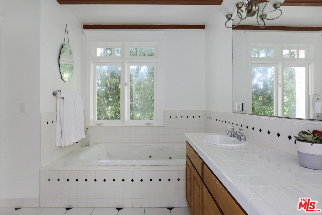 437 Linnie Canal Venice, CA 90291 - Photo 16 of 20