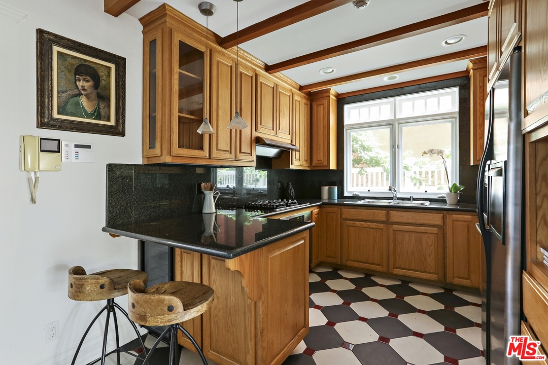 437 Linnie Canal Venice, CA 90291 - Photo 8 of 20