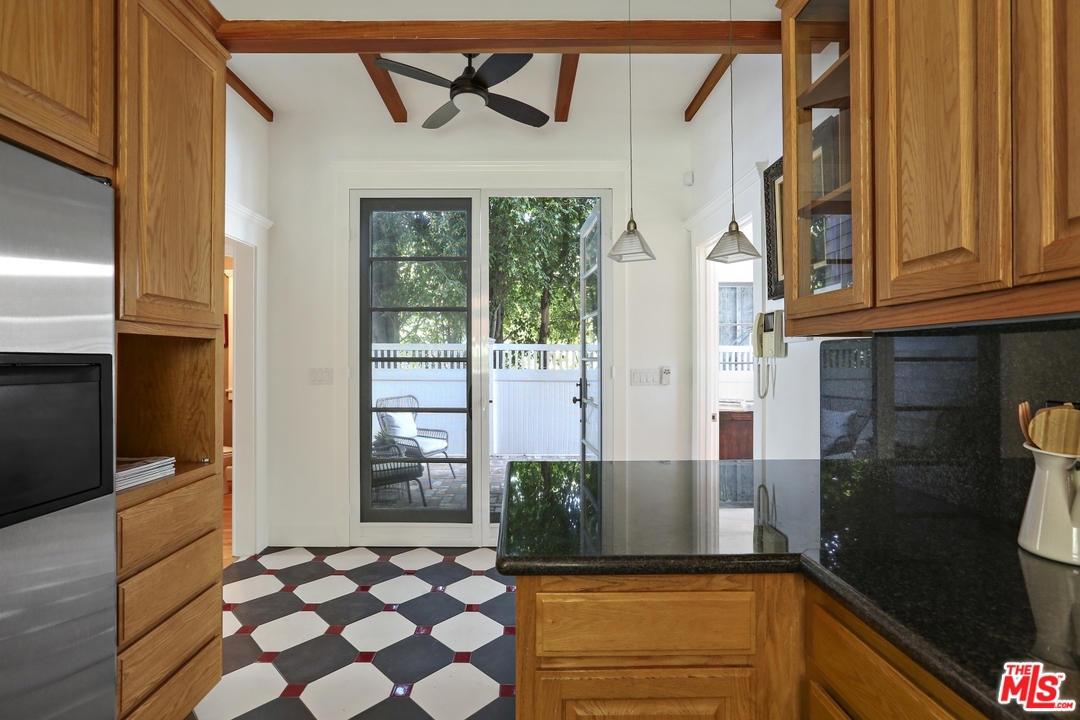 437 Linnie Canal Venice, CA 90291 - Photo 9 of 20