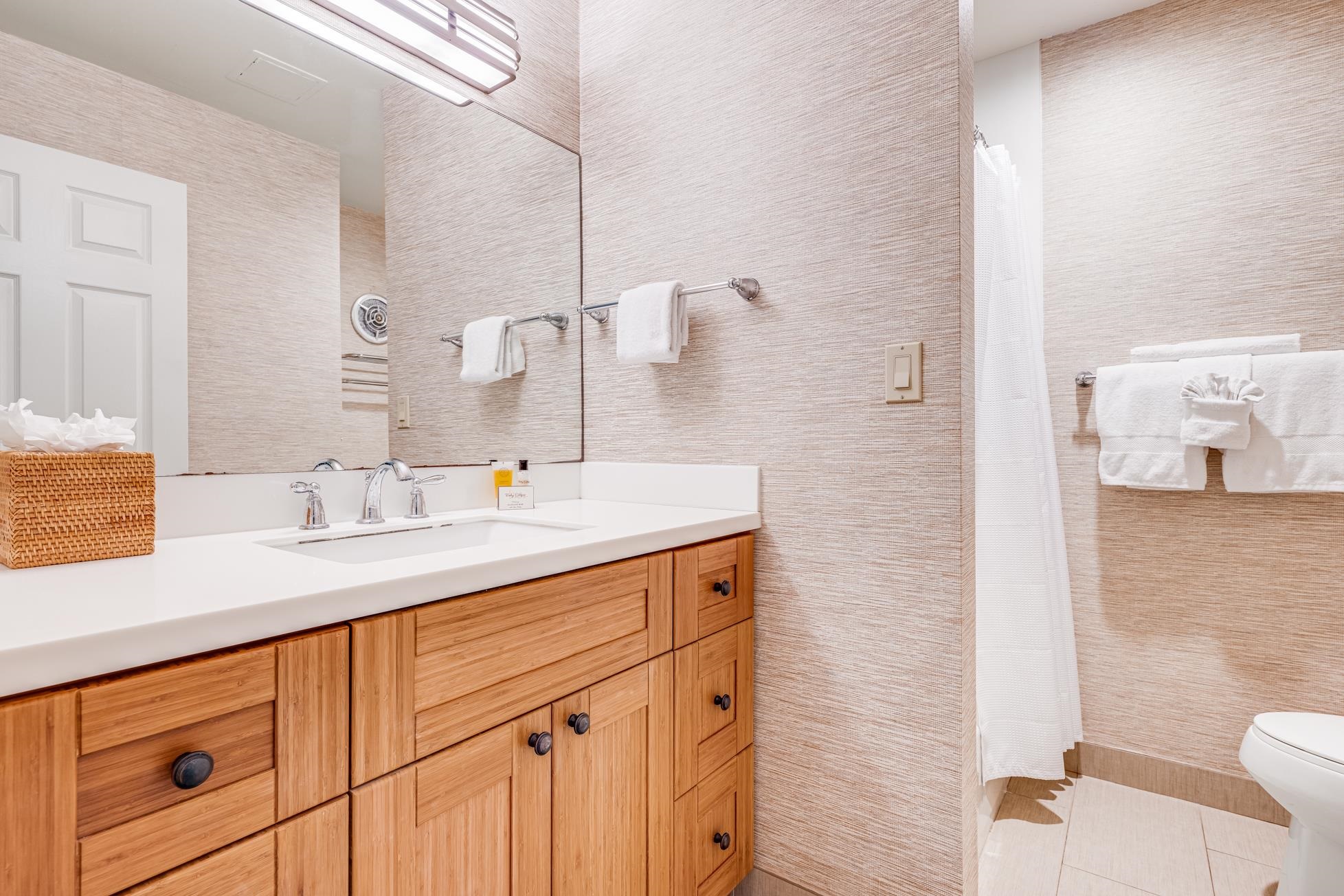 5315 Lower Honoapiilani Road, Unit F249 Lahaina, HI 96761 - Photo 16 of 33 a bathroom with a sink and a mirror