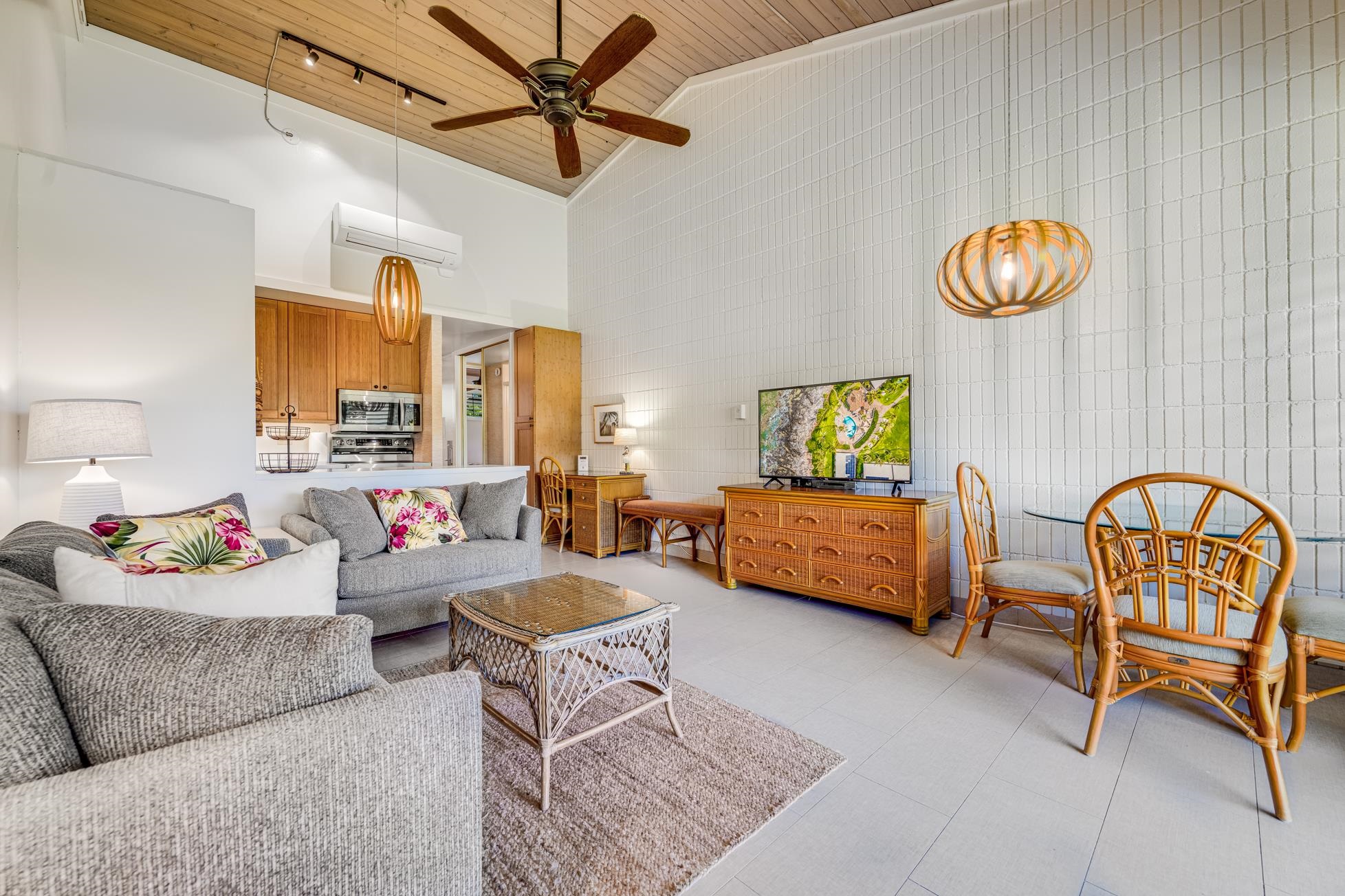 5315 Lower Honoapiilani Road, Unit F249 Lahaina, HI 96761 - Photo 2 of 33 a living room with furniture and a window