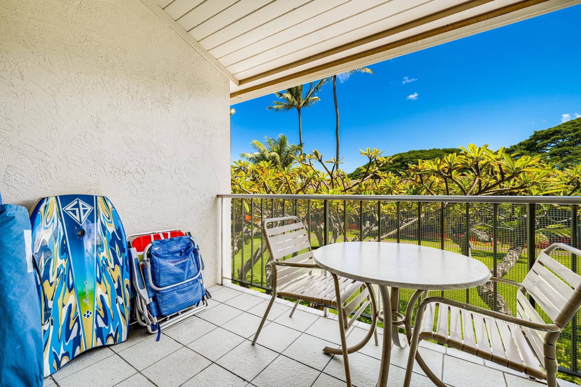 5315 Lower Honoapiilani Road, Unit F249 Lahaina, HI 96761 - Photo 21 of 33 a view of a dining room with furniture and table