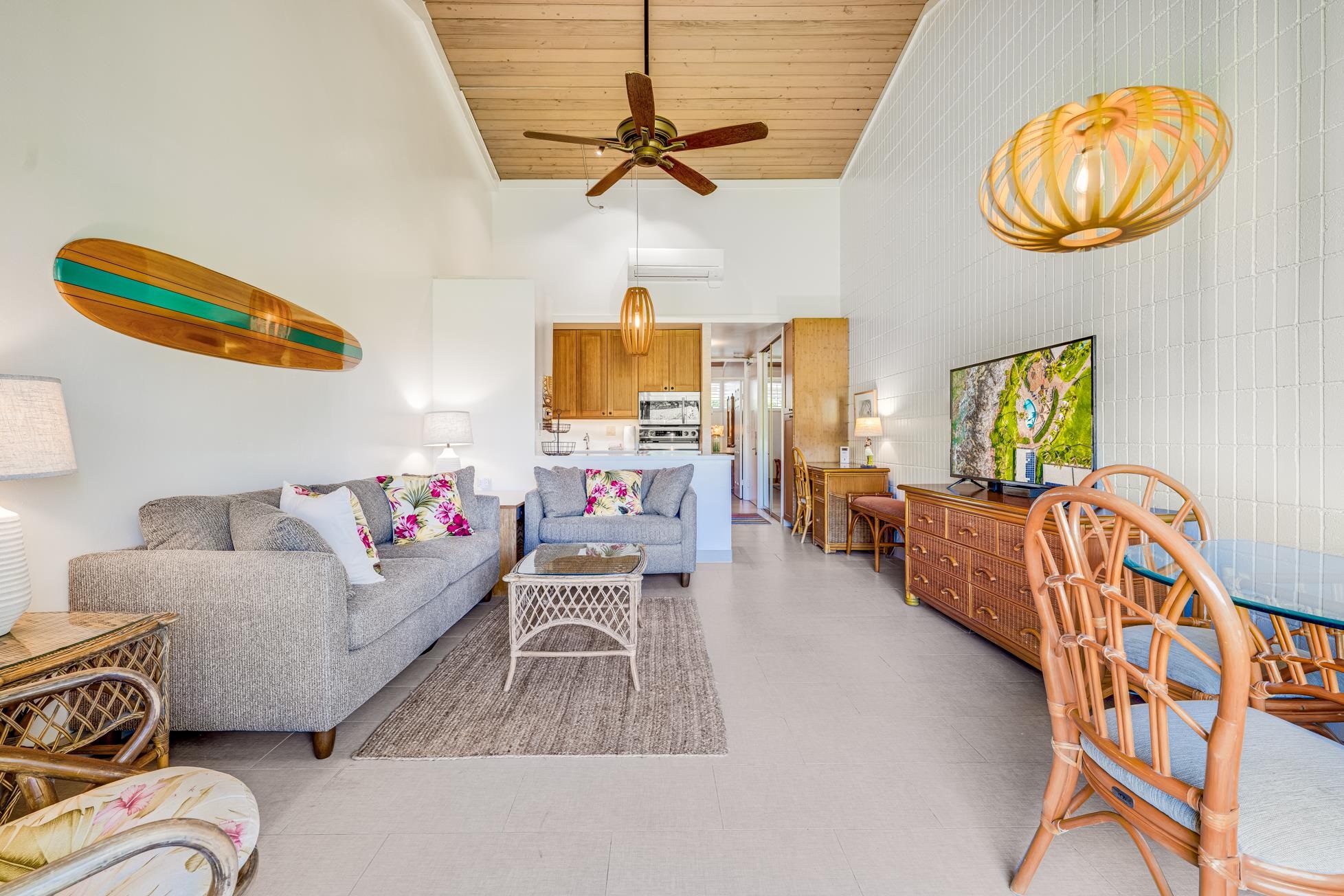 5315 Lower Honoapiilani Road, Unit F249 Lahaina, HI 96761 - Photo 9 of 33 a living room with furniture