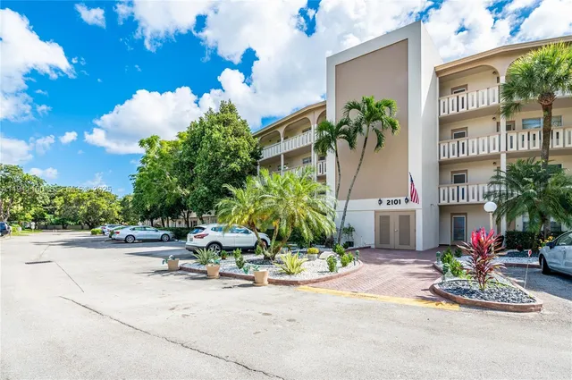 $2,100 | 2101 Lucaya Bend, Unit C1, Coconut Creek, FL 33066