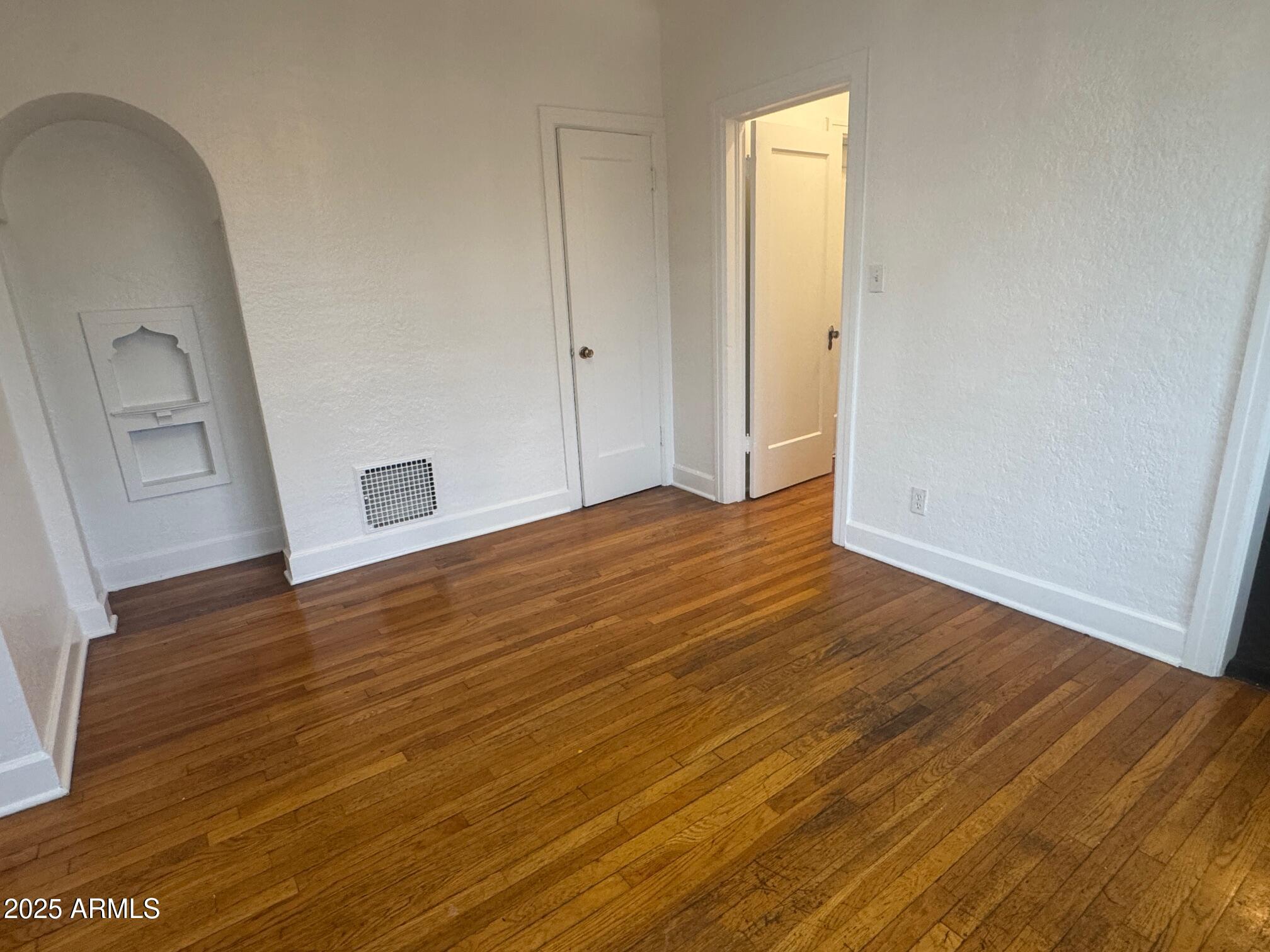 541 West Monte Vista Road, Unit 3 Phoenix, AZ 85003 - Photo 4 of 13 IMG_1955