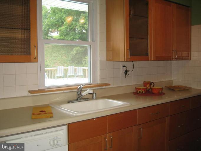 818 Providence Road Towson, MD 21286 - Photo 17 of 30 Kitchen #2