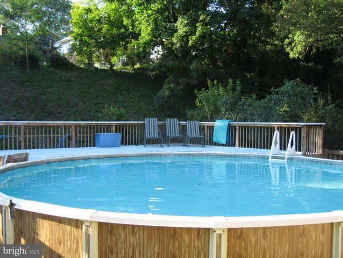 818 Providence Road Towson, MD 21286 - Photo 22 of 30 Swimming Pool