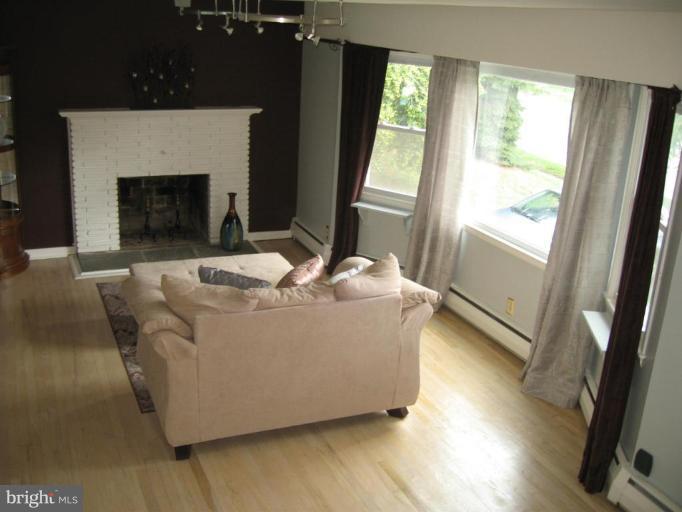 818 Providence Road Towson, MD 21286 - Photo 27 of 30 Living Room #3