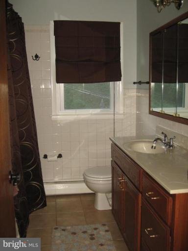 818 Providence Road Towson, MD 21286 - Photo 4 of 30 Bath #2