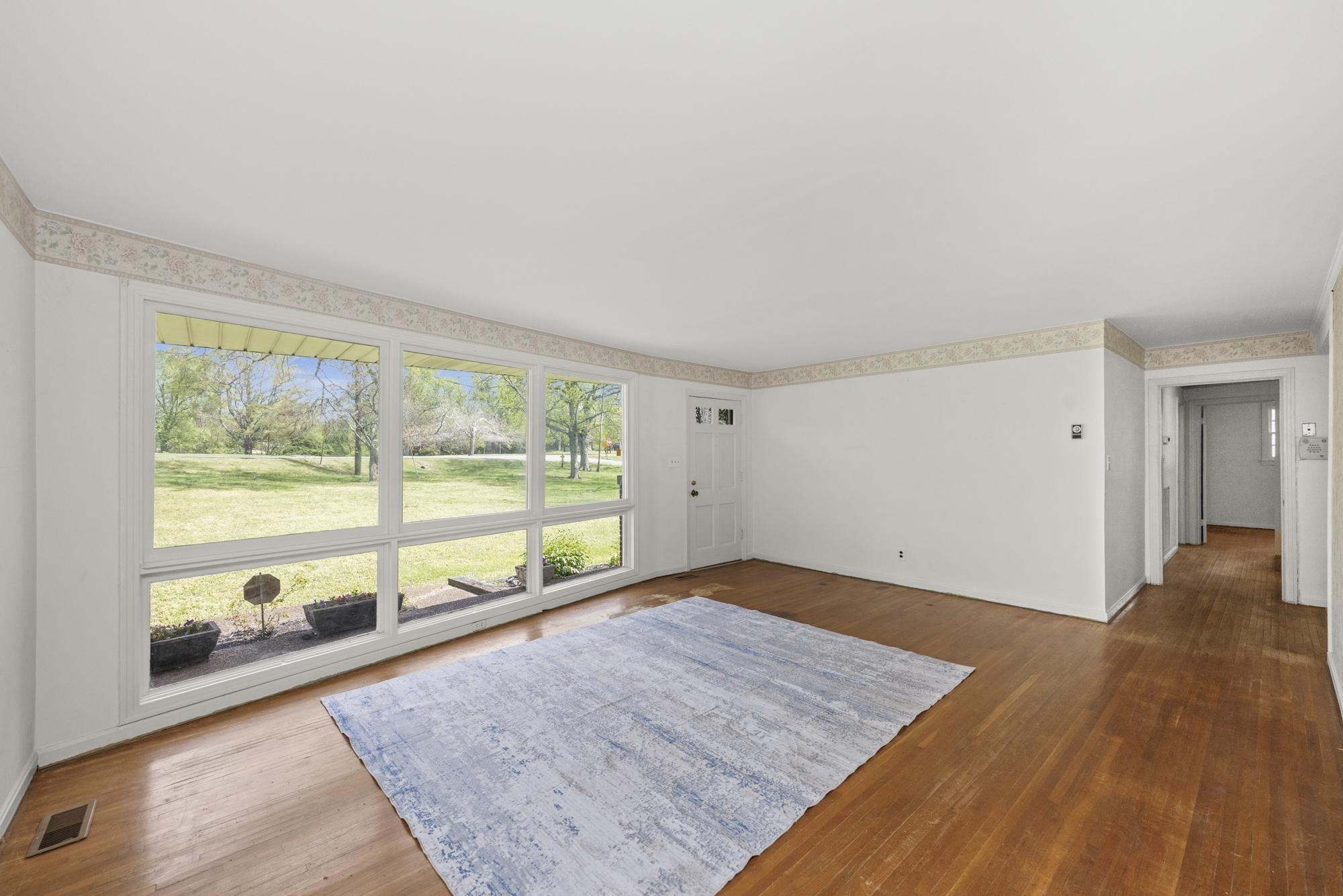 127 Riviera Drive Hendersonville, TN 37075 - Photo 18 of 46 wooden floor in an empty room with a window