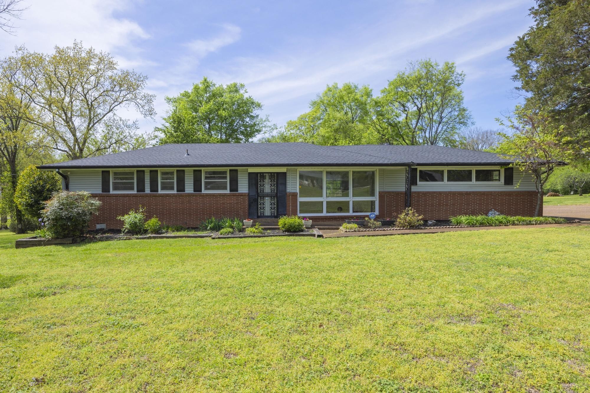 127 Riviera Drive Hendersonville, TN 37075 - Photo 2 of 46 a view of a house with a backyard