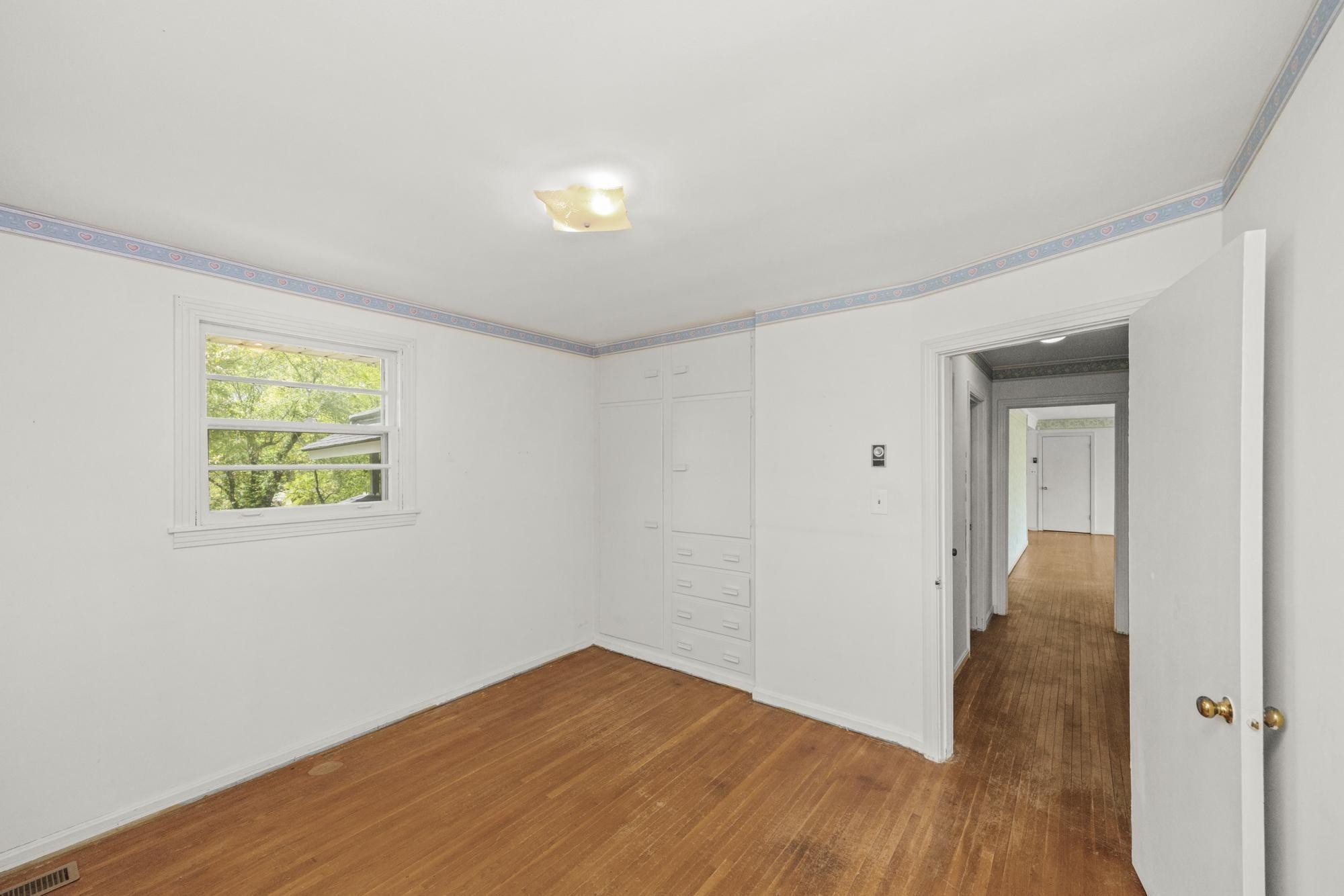 127 Riviera Drive Hendersonville, TN 37075 - Photo 30 of 46 wooden floor in an empty room with a window
