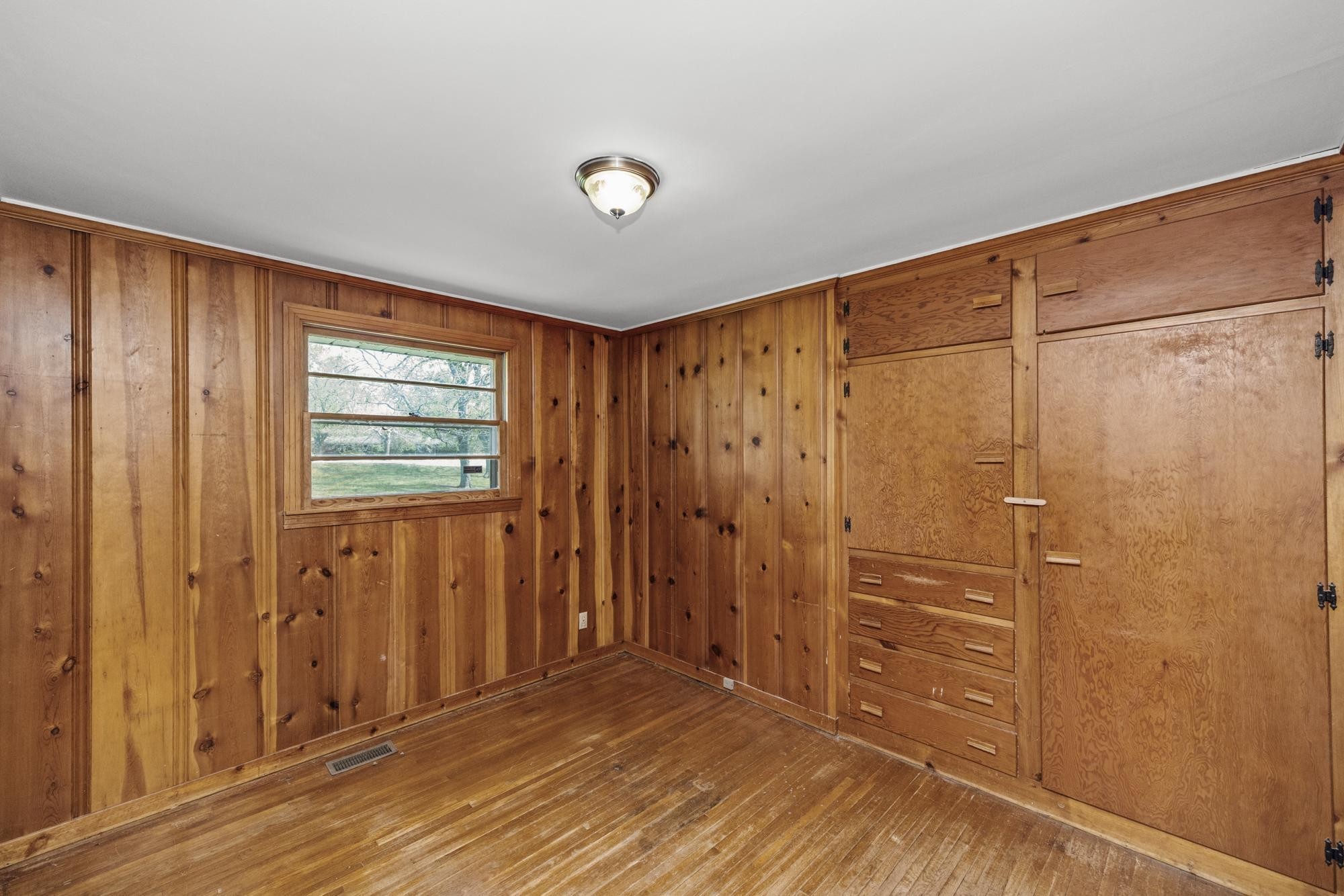 127 Riviera Drive Hendersonville, TN 37075 - Photo 38 of 46 a view of a hallway with wooden floor