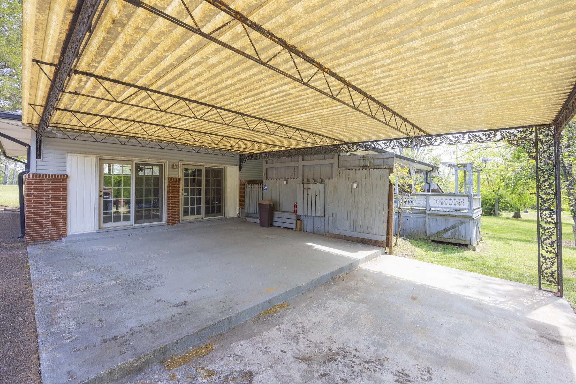127 Riviera Drive Hendersonville, TN 37075 - Photo 41 of 46 a view of a house with a garage and balcony