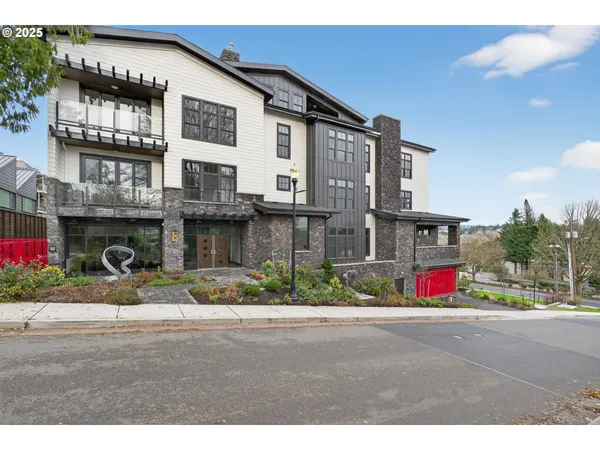 $2,190,000 | 21 D Avenue, Unit 2, Lake Oswego, OR 97034