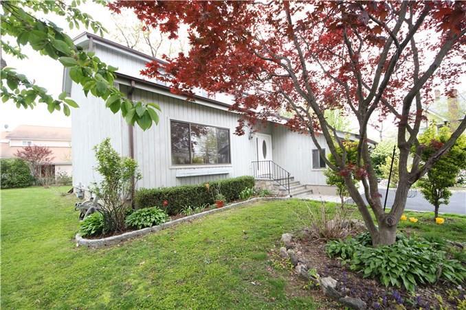 18 River Road Greenwich, CT 06807 - Photo 1 of 1 Front of House